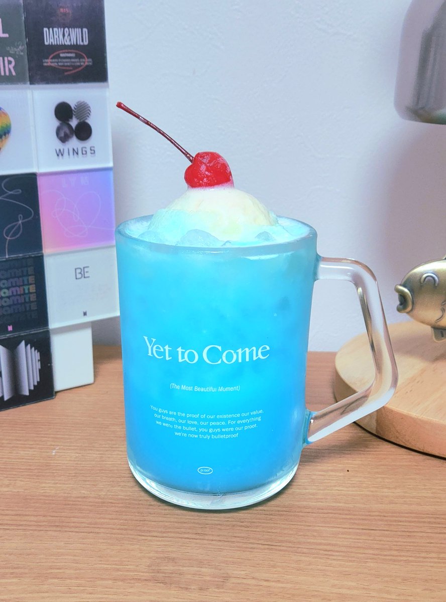 ✧･ﾟ: *✧･ﾟ:* 영롱 그 자체*:･ﾟ✧*:･ﾟ✧
무슨 음료를 담아도 다 이쁘구 심지어 물을 담아도 이쁩니다🥺포장하는거 지켜봤지만 정말 어깨랑 손이랑 다 남아나질 않던 그녀ㅠㅠㅠㅠ아끼고 아끼면서 소듕하게 쓸께요💜 
#옛투컵
@Dawn__613