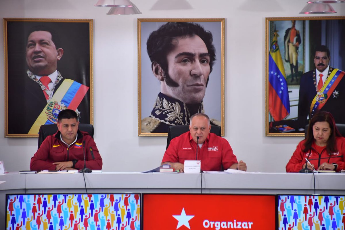 PartidoPSUV's tweet photo. "No queremos grupitos, sectores ni divisionistas, el PSUV para seguir avanzando necesita unidad", Diosdado Cabello. 

@dcabellor 
#MaduroPuebloTrabajador https://t.co/NFEk8xCysX
