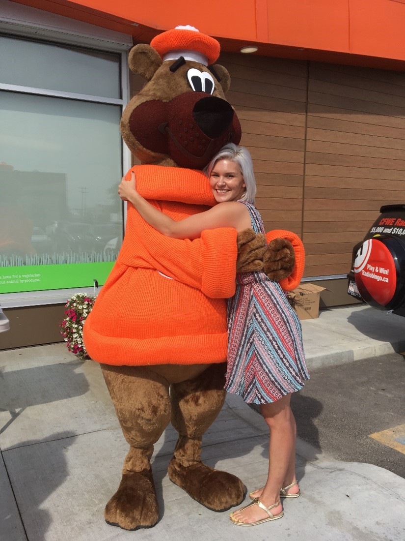 "It’s great to see everyone come together across the country. Buying a burger might not seem like a big deal, but it truly is.” - Patrycia, diagnosed in 2012

Visit your local @awcanada TOMORROW and support Canadians affected by MS. 🍔

#BurgersToBeatMS #MultipleSclerosis