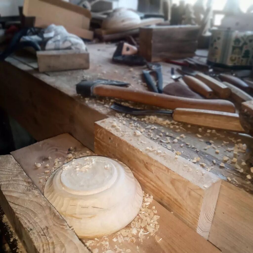 handCraftHouse's tweet image. This week on the workbench...

⚒️

#workbenchwednesday #handmadecrafthouse #ontheworkbench #handtools #greenwoodworking #woodworker #traditionalways #bowl #madetobeused #woodware #workinprogress #handmade #handmadeinHouse #familymadefamilybusiness #thene… instagr.am/p/ChXZXRljBH8/