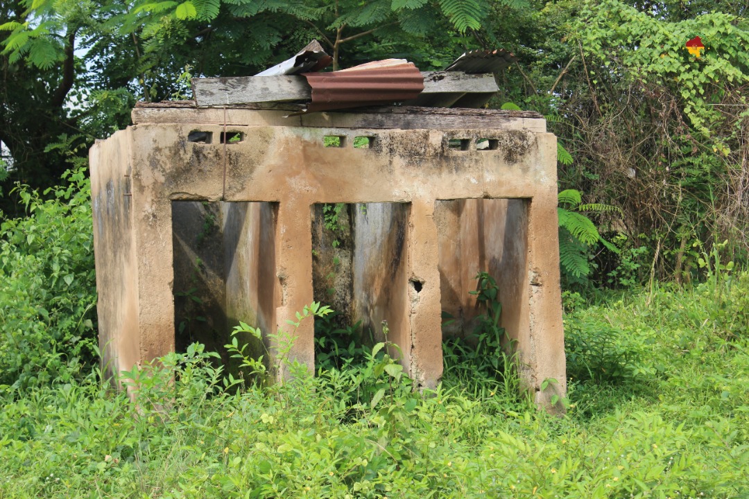 oyogowa's tweet photo. Still on Nawar-U-Deen, NUD Primary School, Ido.

How do we inculcate the right hygiene in these young minds if they are not provided with a toilet and have to resort to open defecation?

The lack of toilets in the school makes it an eyesore.

@oyogowa needs @FeedbackOYSG here https://t.co/yzSduy7Z3S