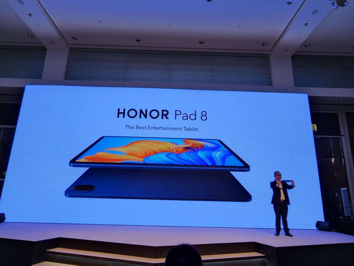 SaudiAndroid's tweet photo. هونر باد 8 بشاشة 13 انش دقة 2K
8 سماعات ستريو 😍
يتوفر في سبتمبر ان شاء الله

#HONOR70 https://t.co/sMFPidCiDe