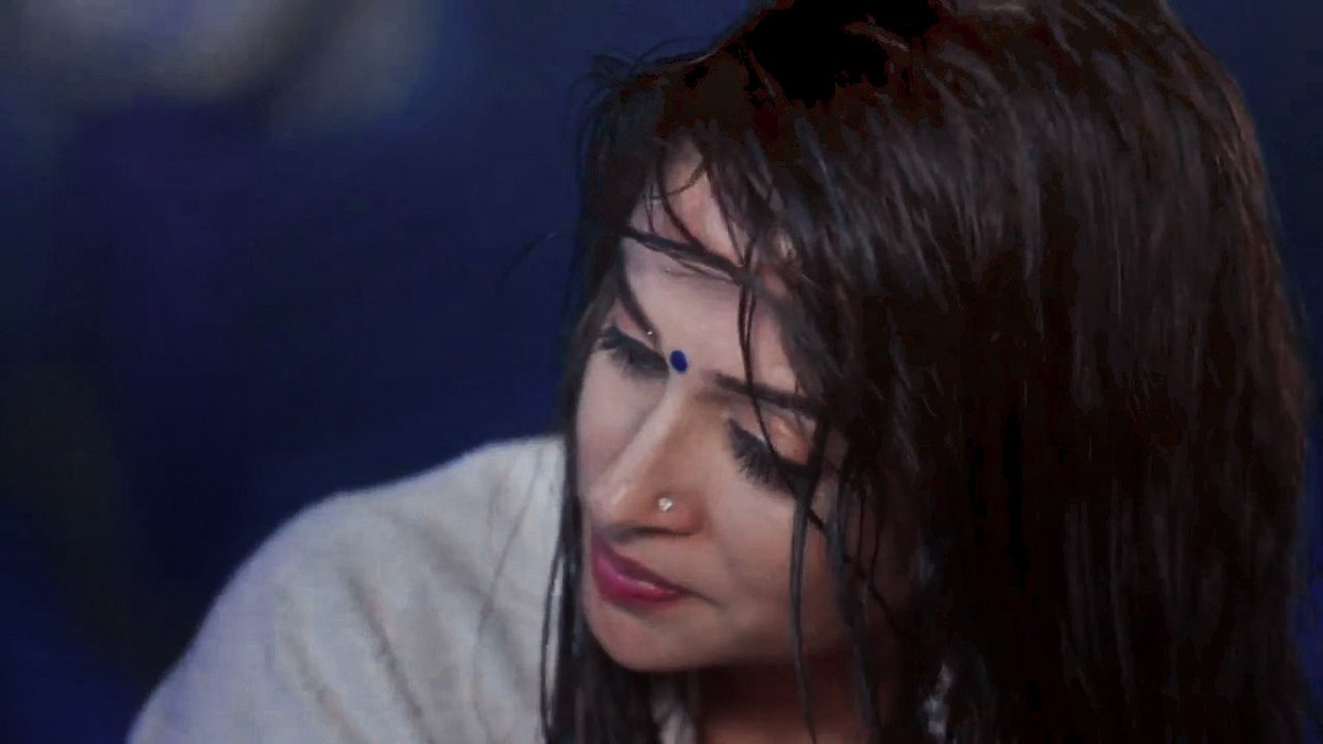 Ronakshi
The hypnotizing sight is her❤️
#KahaanHumKahaanTum #khkt #ronakshi #karpika #KaranVGrover  #DipikaKakar