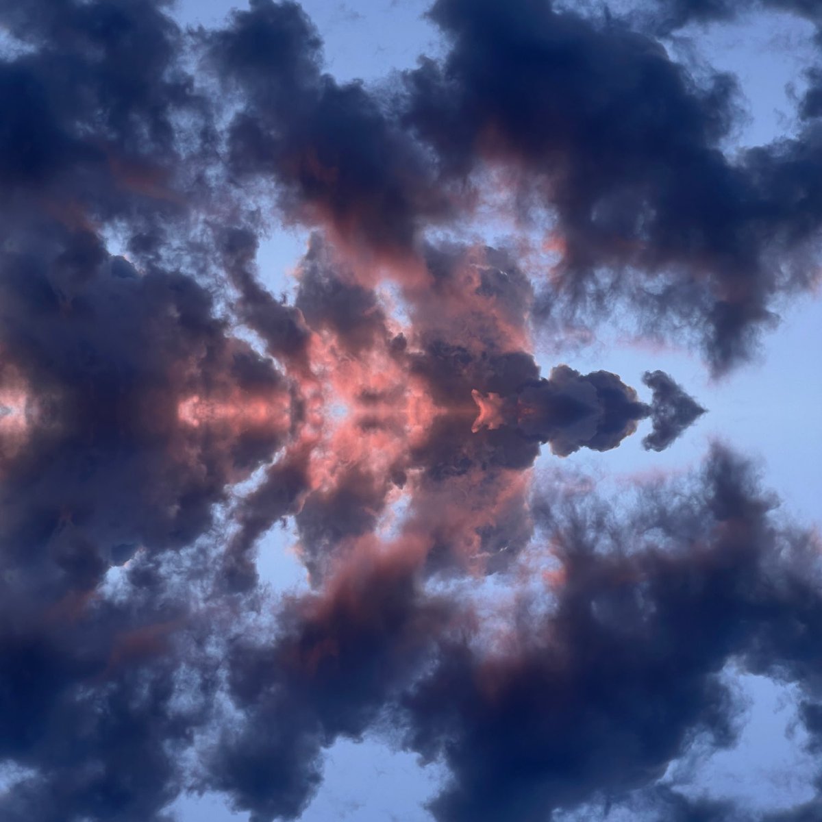 Kvarters's tweet photo. Looking up to find my way, always lost always looking. Hope you all find what you seek ☁️💥 #skyways #sky #lifeprocess #skyladder #destinationmirage https://t.co/Drmxv5rcYn