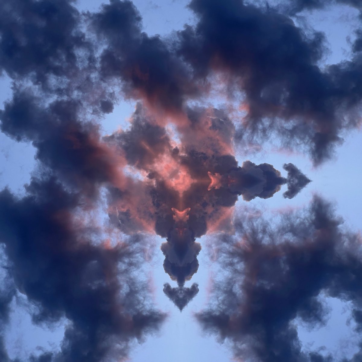 Kvarters's tweet photo. Looking up to find my way, always lost always looking. Hope you all find what you seek ☁️💥 #skyways #sky #lifeprocess #skyladder #destinationmirage https://t.co/Drmxv5rcYn