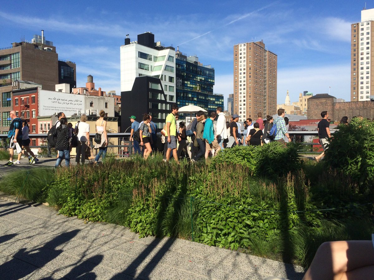 Uwe_Lutz_'s tweet photo. @NewYorkCityDE Mehrfach. Die #Highline ist absolutes Pflichtprogramm, wenn wir in #NewYork sind. Meisten wohnen wir direkt darüber, ganz am Anfang. Ob ich jemals wieder hinkomme, ist allerdings ungewiss. #HighLinePark https://t.co/qgQZJTUluy