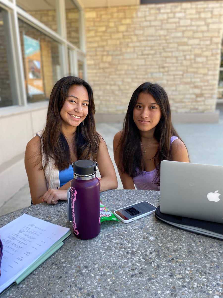 ventura_college's tweet photo. Some of our newest Pirates ready to start studies in architecture and pre-med this week. Fall Semester 2022 is underway, but we still have open classes starting this month, September and October! 

Start here. Journey anywhere!

#VCPiratePride #VenturaCollege https://t.co/8oWRZIhqRP