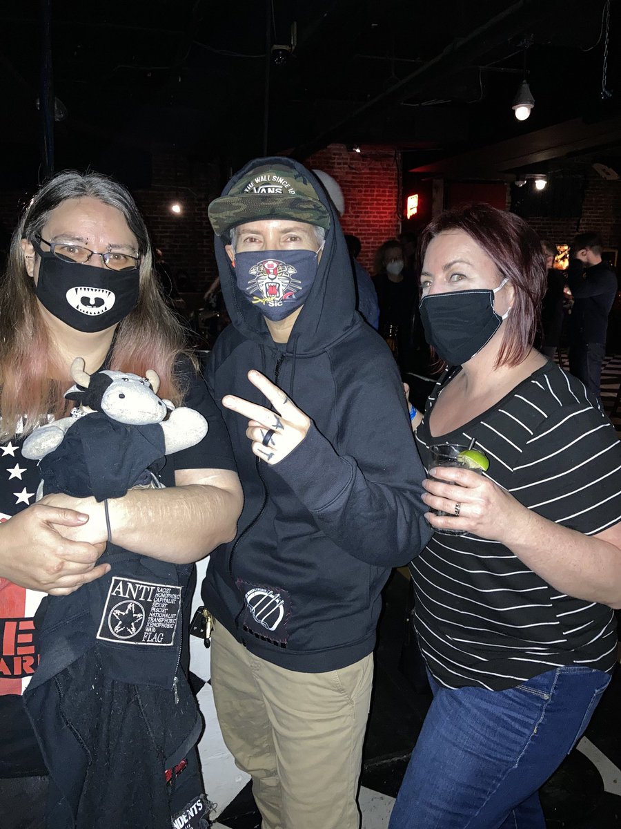 ZimrahMusic's tweet photo. I can't believe I didn't post these?!? Also can't wait to do it again. Not much longer!
#antiflag
#blackcatdc
#punkfam https://t.co/hFz4Z2ZI8v