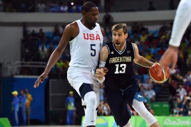 SoyElChapu's tweet photo. Hoy se cumplen seis años de mi último partido en la Selección. Lamentablemente coincidió con el de @manuginobili y nadie se enteró. Pero igualmente fue emotivo. Siempre en mi corazón @cabboficial! 🇦🇷❤️ https://t.co/ttrVUgcFcT