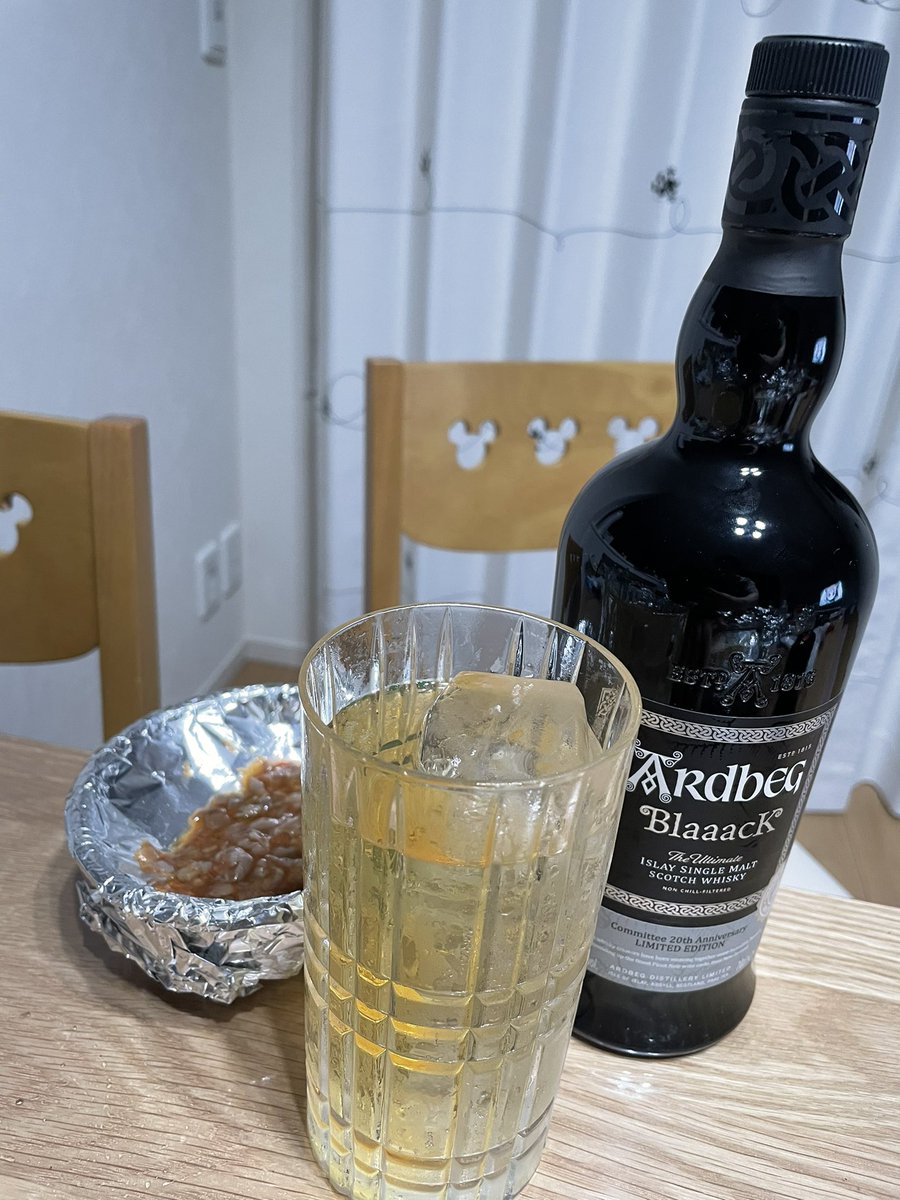 ブラックハイボール

#ウイスキー
#アードベッグ
#アードベッグブラック
#ブラックハイボール