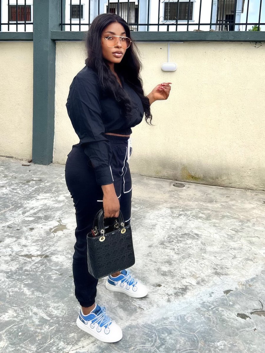 Everdiva1's tweet photo. I deleted these pictures but I’m posting them again😂😂 https://t.co/JLOnIii5qp