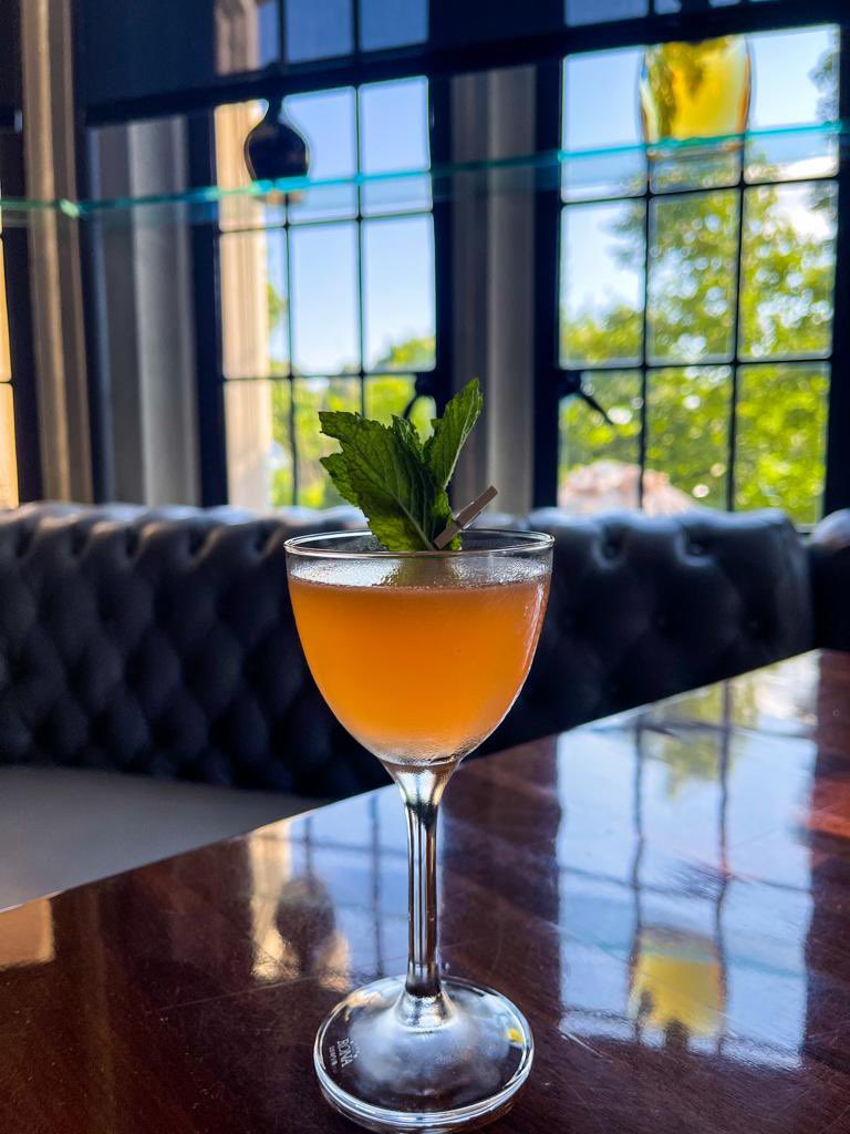 BlueBloodStk's tweet photo. Enjoy a taste of heaven
start with our cocktail list:
https://t.co/yeRtbh0jox
.
.
.
#casaloma #steak #foodie #foodies #toronto #dineto #diningpods #bartender #yyz #datenight #torontofood #luxurydining #summernights #patiodining #torontofoodie #cocktaillife https://t.co/ni9LUwzyJo