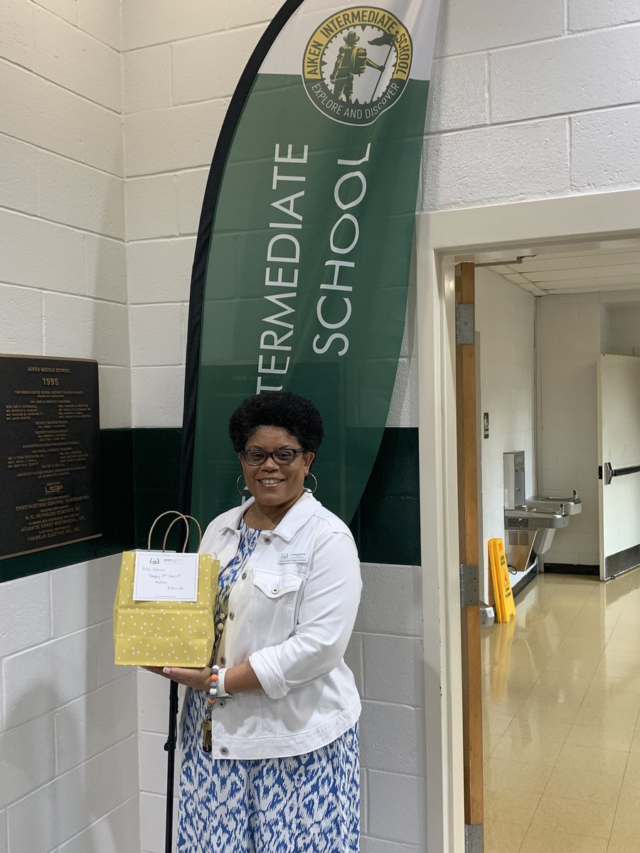 More smiles from the ACPSD middle level admin on Day 1 of the 2022-2023 school year🤗