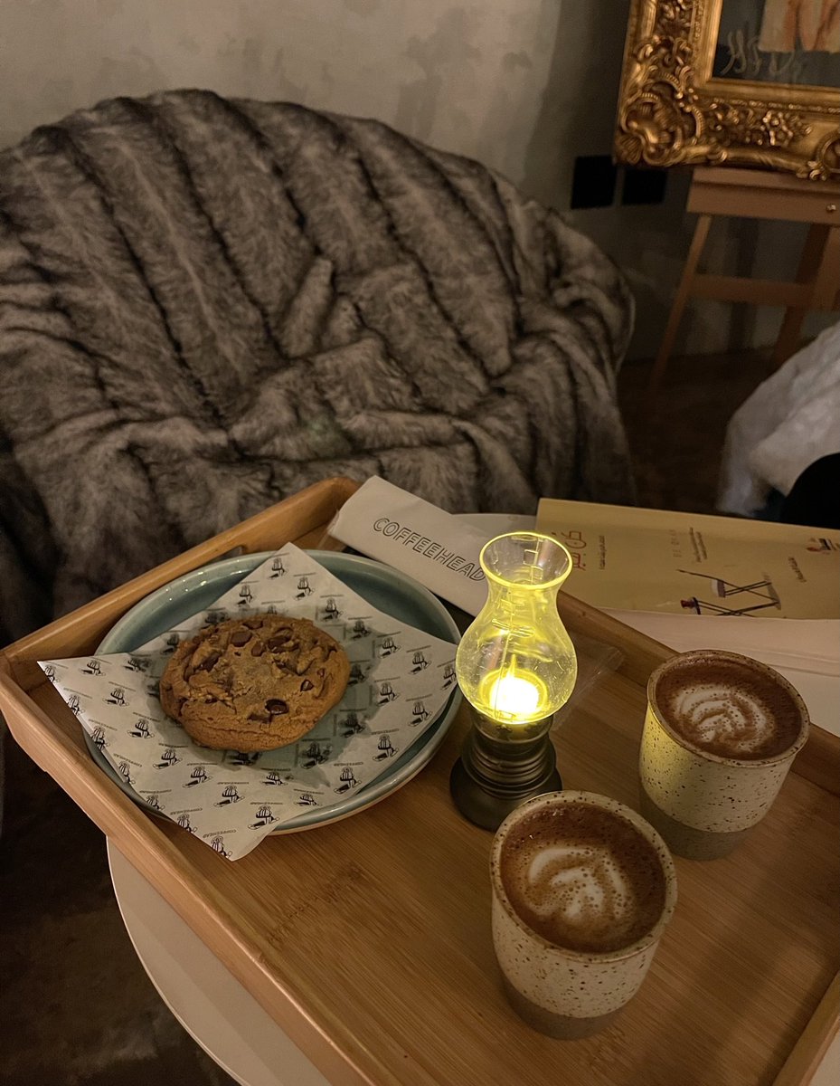 cafes_shots's tweet photo. كوفي هّيد | CoffeeHead | حي الندى

مكان رايق ومهتمين بالتفاصيل الجميلة 😍
كل زاويه فيها ديكور مختلف واللوحات الفنية إبداع👌💓
قهوتهم 👌 وعندهم أنواع متنوعه من الحلا🍪
الأسعار | متوسطه

https://t.co/OmwzzERD7i https://t.co/Rdf5UHqrGA