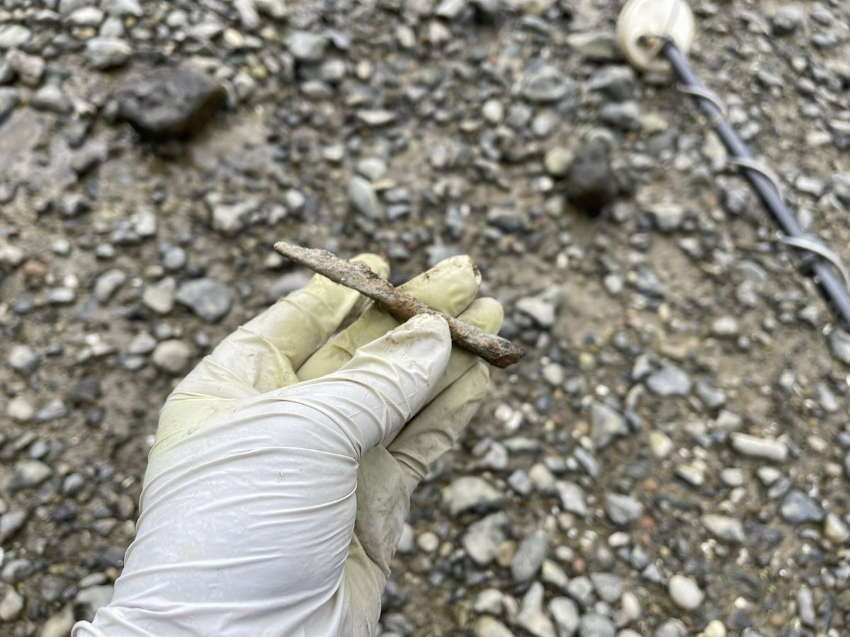 11Thames11's tweet photo. I got caught in the torrential rain on the foreshore today. I arrived back home soaking wet but with this intriguing find. Could this be a crossbow bolt? Please share your thoughts. Much appreciated. #crossbowbolt #pas https://t.co/Cv8o3hcjNk