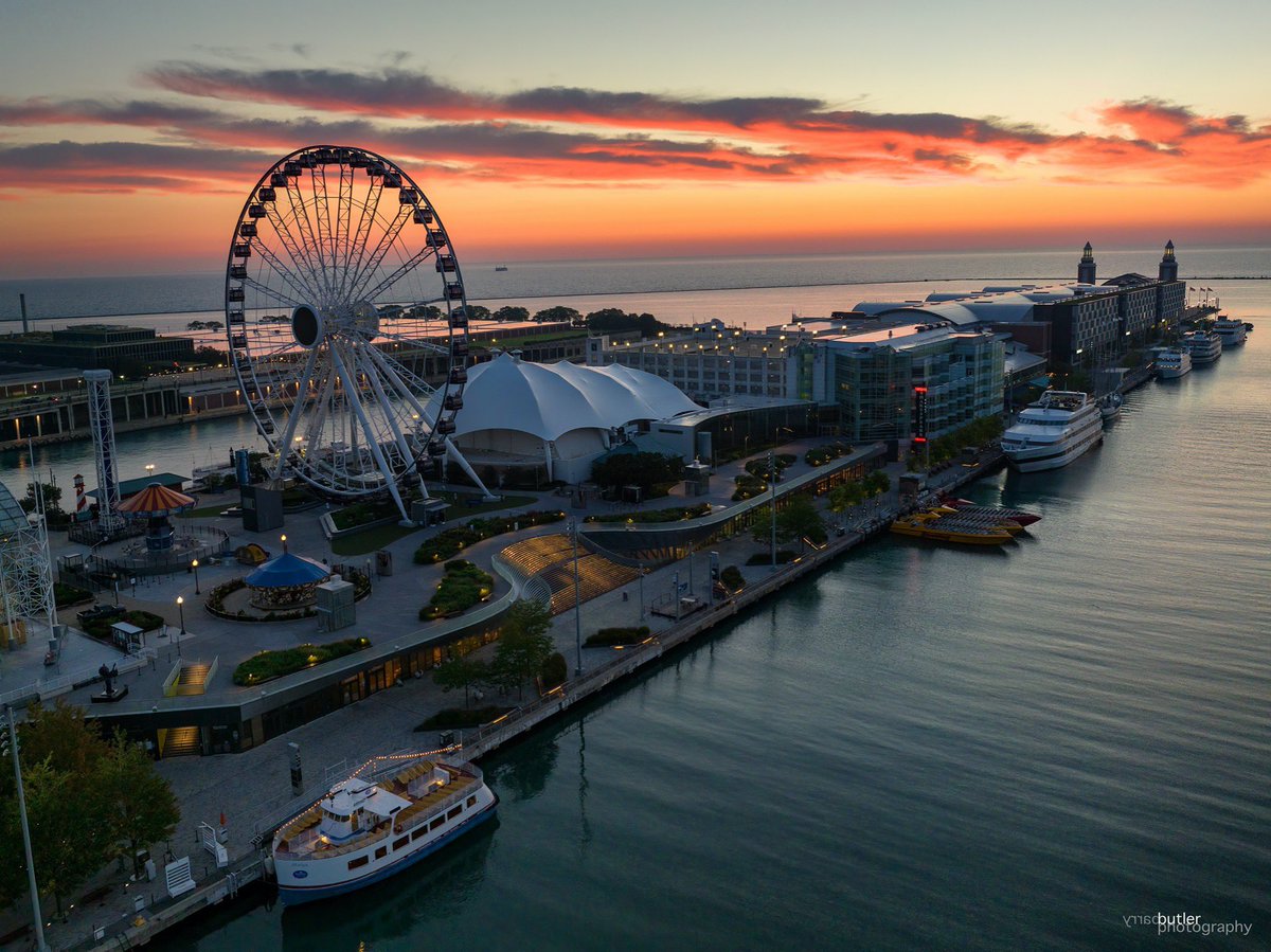 barrybutler9's tweet photo. Wednesday's Wake-Up at Navy Pier.  This morning in Chicago.  #weather #news #sunrise #ilwx #chicago https://t.co/JoaD5jvrRg