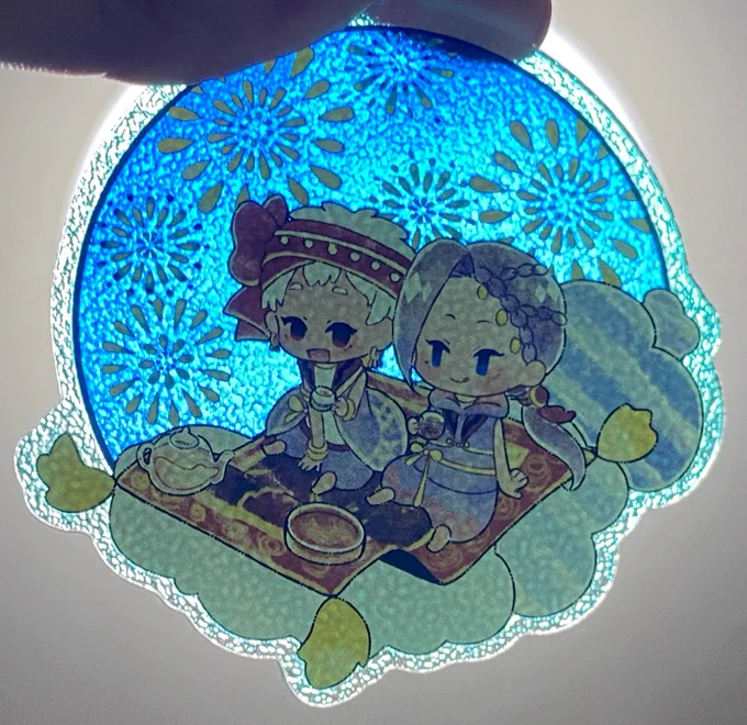 かりじゃみのデートアクキー届きました〜可愛く刷れてて安心!数は多くないですが週末の大阪に持っていきますのでよろしくお願いいたします〜1枚目2枚目が夜空に白抑え、3枚目4枚目が花火に白抑えしたやつになります。"((∩'︶`∩))" 