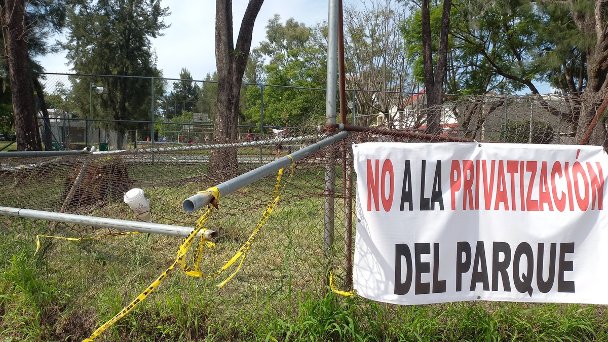 lider919's tweet photo. #Entérate 🗣️ #Jalisco #Sociedad | Asociación irregular avaló ante Ayuntamiento de Zapopan privatización de parque Altamira, denuncian vecinos - https://t.co/xVwJnVBAgt https://t.co/jAEkyyAHAS