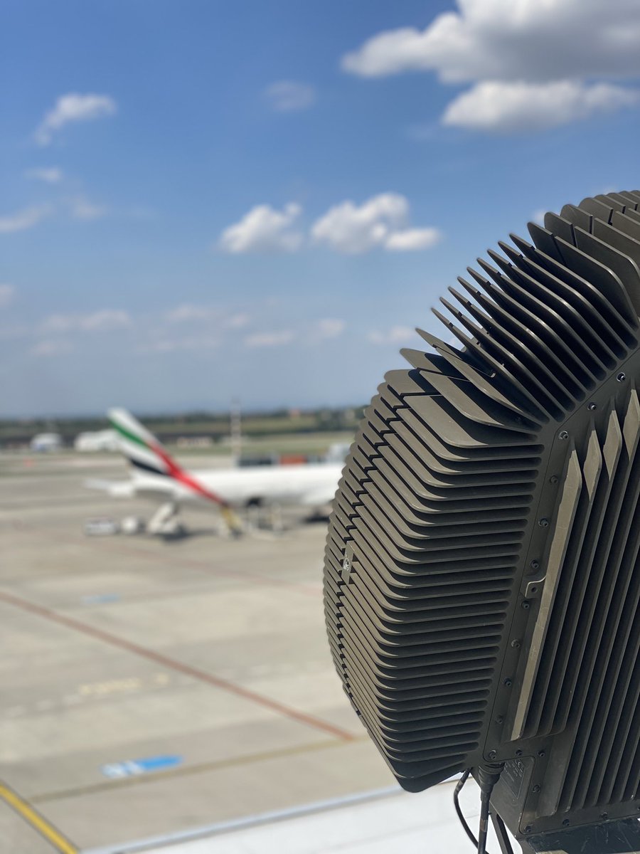 retiacz's tweet photo. Jsme na střeše @aero_Pardubice a něco se tu (kromě nás) peče ☝️☀️
#retia #reguard https://t.co/8eLs0nVGX1