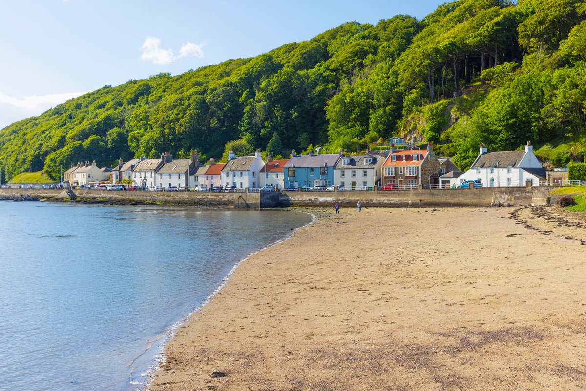 VisitScotland's tweet photo. We're certainly not short of picturesque coastal villages in #Scotland!🎣Any guesses as to where this is? 👀 https://t.co/imwwTZ4c6t