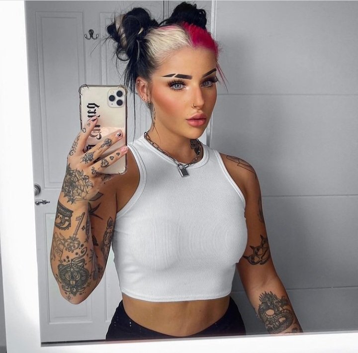 #WomanCrushWednesday 
#MySquirtlesDay

When I think of <a href="/ChaoticRayne/">Everleigh Rayne.</a>
I smile, and when I smile I think of you. I don't know whether it's the thinking that makes me smile or the smile that keeps me thinking... all I know is that I am never going to stop.

You have been trying +)