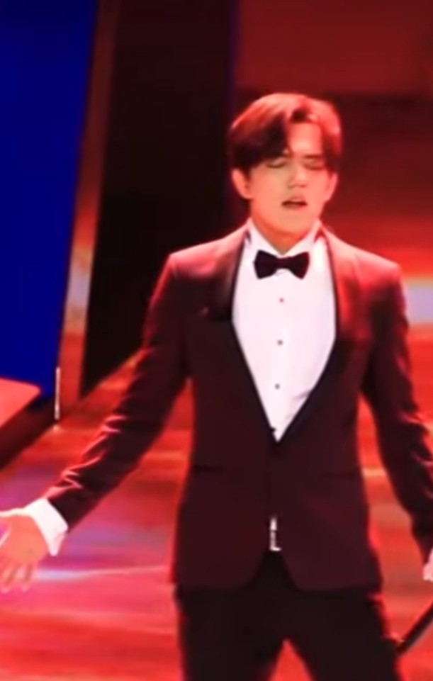Sarah Domingues 🇧🇷🇧🇷 (@sarahdo88533213) on Twitter photo As músicas e a voz do Dimash nos envolve a cada batida, a cada ritmo, a cada nota, a cada vibração.
<a href="/dimash_official/">Dimash Qudaibergen</a>
#FlyAway
#BeWithMe
#Dimash_Okay
🌹🌸🌻🇧🇷
Dimash Stranger ✨✨ As músicas e a voz do Dimash nos envolve a cada batida, a cada ritmo, a cada nota, a cada vibração.
<a href="/dimash_official/">Dimash Qudaibergen</a>
#FlyAway
#BeWithMe
#Dimash_Okay
🌹🌸🌻🇧🇷
Dimash Stranger ✨✨