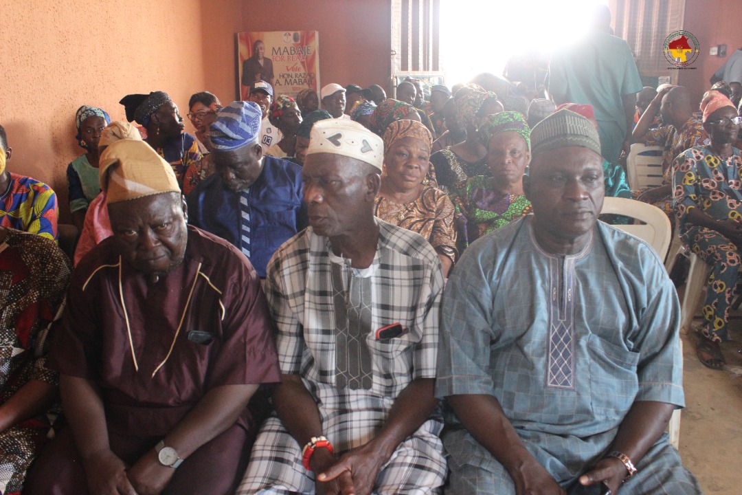 oyogowa's tweet photo. A glimpse of Oyogowa's visit to Ido town, the seat of Ido local government secretariat, where the PDP held a crucial meeting on the state of the imbroglio in the area

@promadng @seyimakinde @OID_Global . https://t.co/N7oK1c6RBT