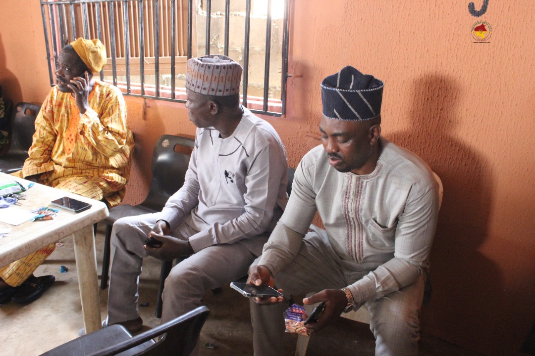 oyogowa's tweet photo. A glimpse of Oyogowa's visit to Ido town, the seat of Ido local government secretariat, where the PDP held a crucial meeting on the state of the imbroglio in the area

@promadng @seyimakinde @OID_Global . https://t.co/N7oK1c6RBT