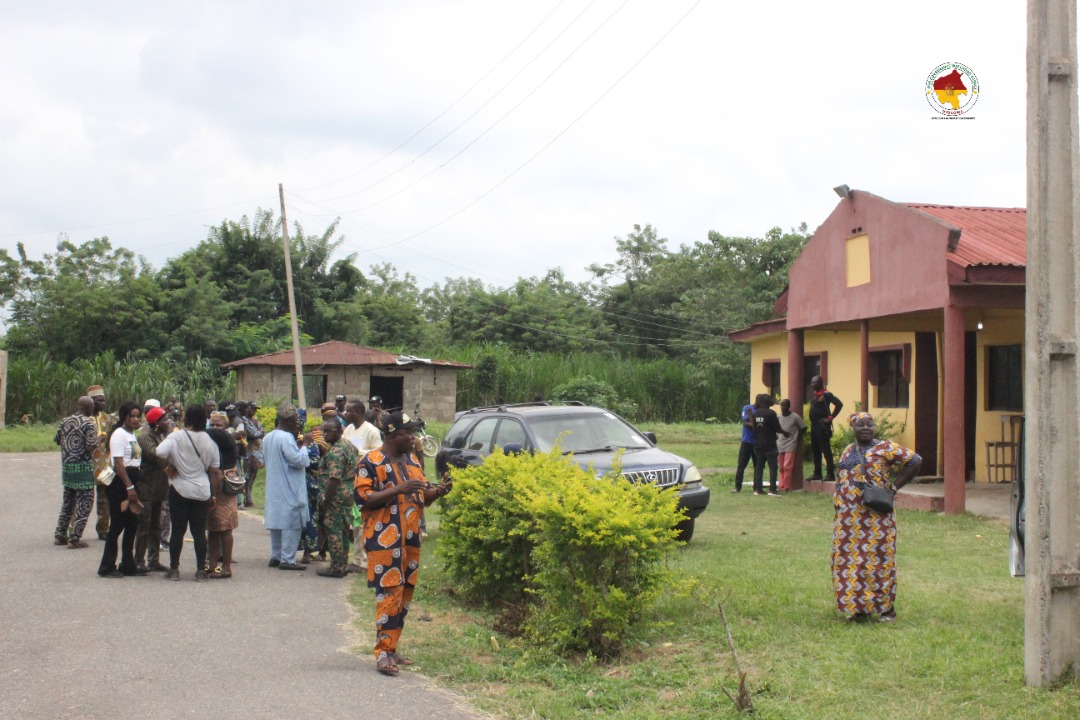 oyogowa's tweet photo. The Embattled Ido Local Government Chairman Shuts Office 

The staff of Ido local government was left in awe a few days ago when the suspended chairman shut them off from the office building

Apparently, this speaks volumes about the level of maladministration of the council boss https://t.co/bMkz2GqGqz