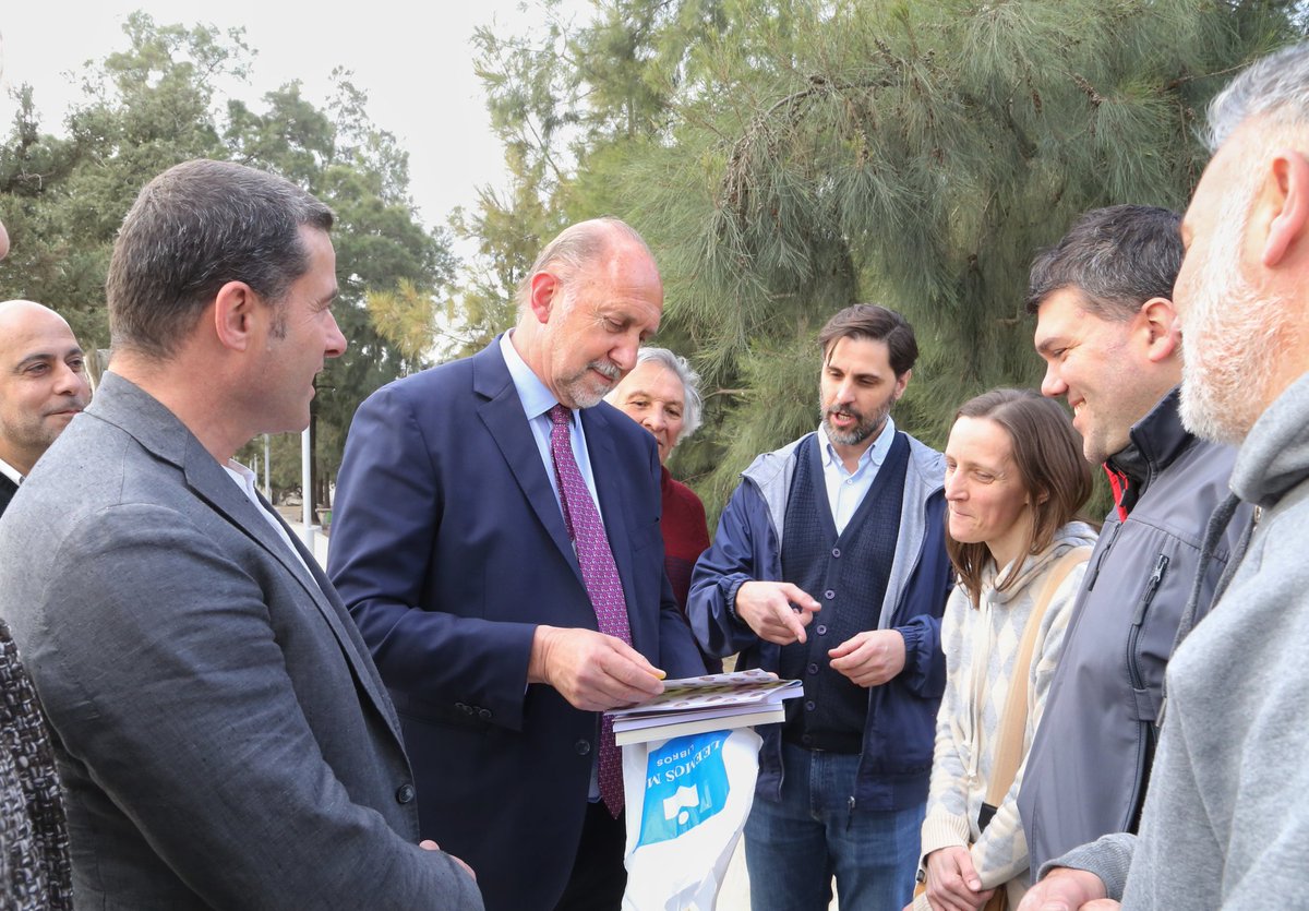 FelixFiore1's tweet photo. Estuvimos en Rufino junto a @omarperotti con ganadores del Plan de Fomento. Conocimiento, innovación, trabajo y cultura son los paradigmas de una provincia con desarrollo e inclusión.
@CulturadSantaFe 
@GobSantaFe https://t.co/cRlWTVjEGl