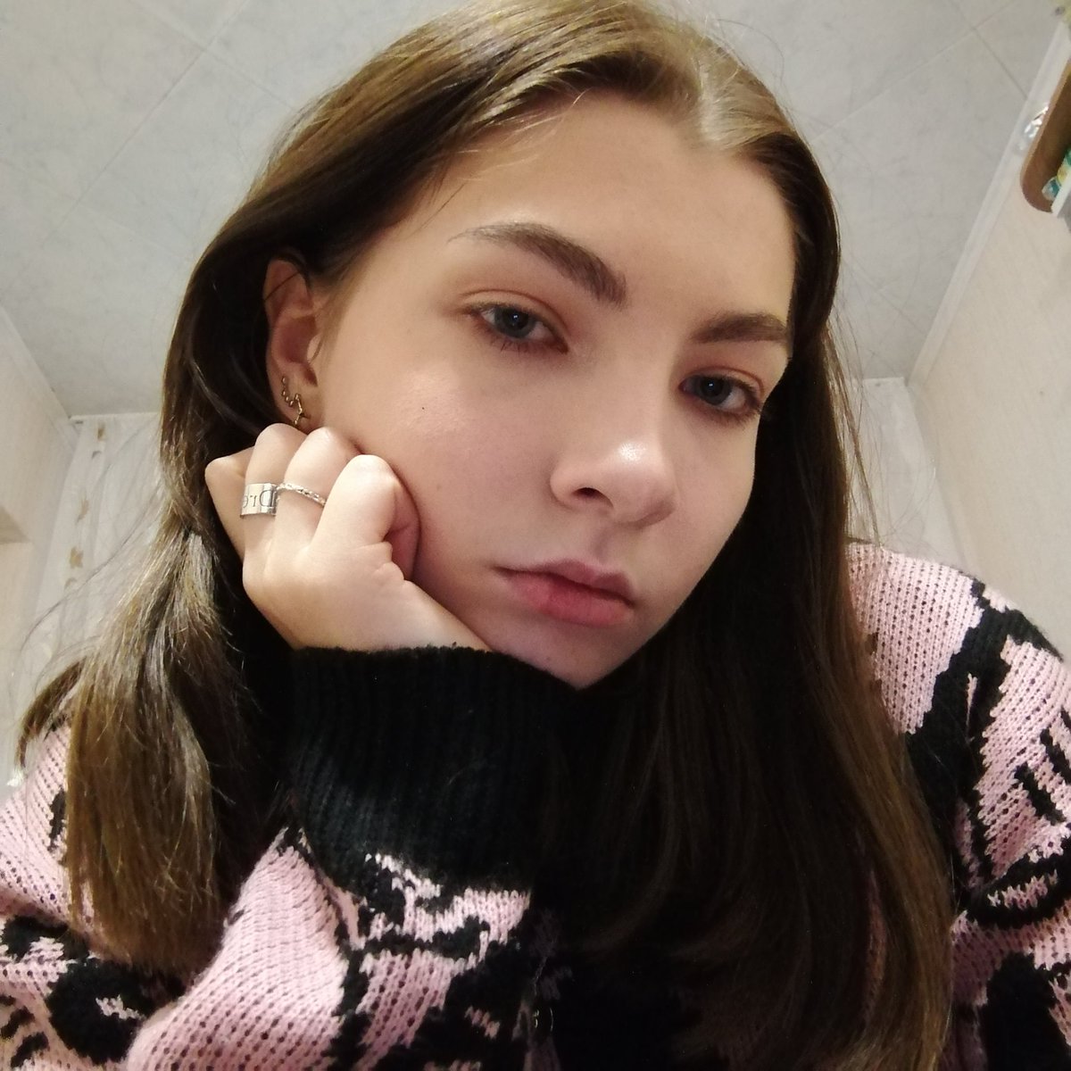 puppym_mong's tweet photo. немного информации для тех кому интересно жива ли я и кто решил не подписываться на мой тг. я поступила в кфу на психологию бюджет собираю чемоданы в казань. одновременно с этим стараюсь писать работы пока у меня есть идеи. а ещё работаю операторкой и принимаю заказы в сушитауне https://t.co/xejWrTSHL5