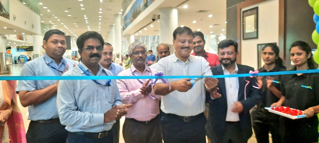 aaichnairport's tweet photo. 𝐂𝐚𝐭𝐜𝐡 𝐬𝐨𝐦𝐞 𝐬𝐥𝐞𝐞𝐩 𝐨𝐧 𝐭𝐡𝐞 𝐠𝐨!
Passengers arriving at Chennai Airport can now have a comfortable short stay with the launch of Sleeping pod facility (capsule hotel) in Domestic Arrival. This will greatly benefit transit passengers to rest and relax on the go. https://t.co/qfsUwmzowW