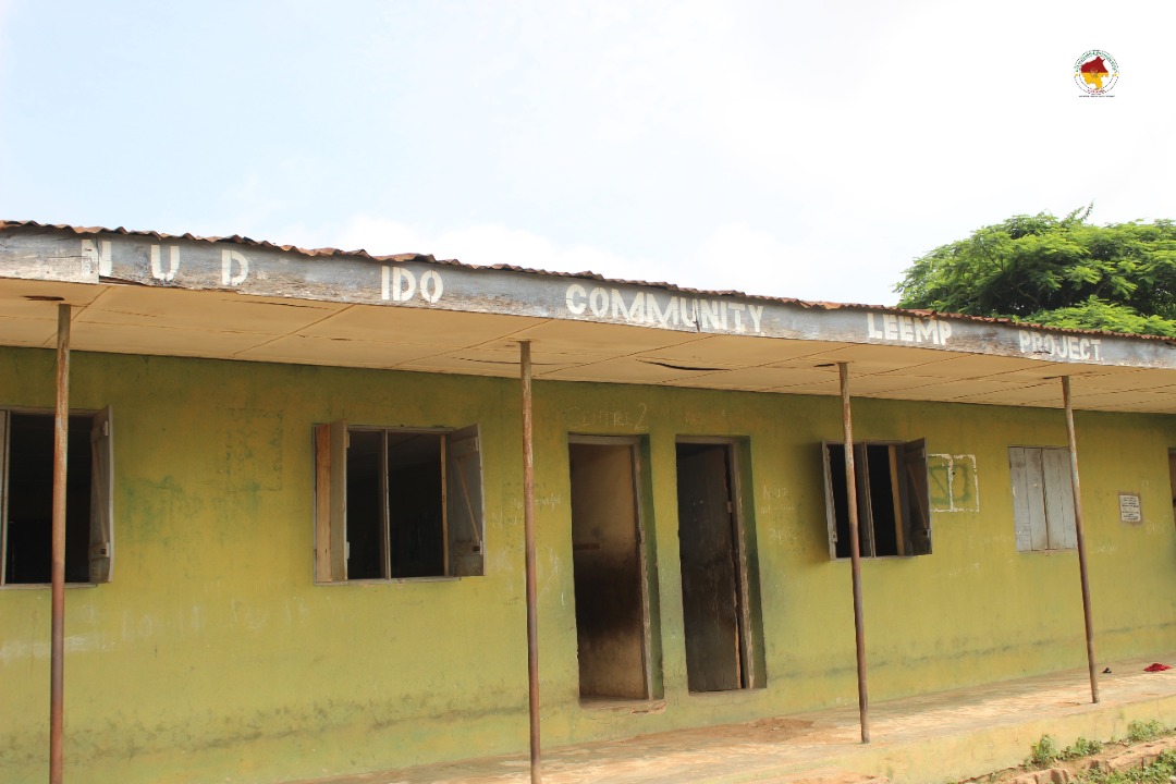 oyogowa's tweet photo. When Will Our Local Government Get it Right?
We keep saying that children are the leaders of tomorrow.

How can these children become future leaders without quality education in a befitting learning environment? https://t.co/z1mpbrzxIh