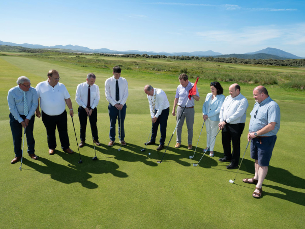 Donegal_ie's tweet photo. This week, @donegalcouncil welcomes the @EULegendsTour to @Rosapenna1893 for the Irish Legends ⛳️
Find out more on how to attend the event, including FREE tickets to @NaMooneys open air concert here
https://t.co/lyUDmhYIMf
#IrelandsDNA #KeepDiscoveringDonegal https://t.co/o3nUE5bwUI