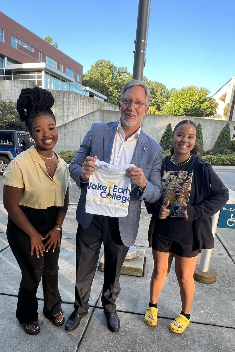 We see you <a href="/WakeTechPrez/">Scott Ralls</a> <a href="/WakeTechPHSC/">Wake Tech Perry HSC</a> #DonutswiththePrez <a href="/WakeECHS/">Wake Early College of Health & Science</a> #WECHSWorks  #SEARising <a href="/wcpssmagnets/">WCPSS Office of Magnet Schools (Choice Schools)</a>