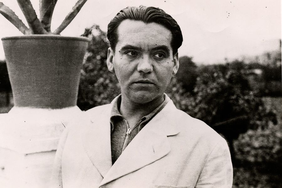 "Libertad de lo alto, libertad verdadera 
enciende para mí tus estrellas distantes"

Nunca se apagará la voz de Lorca, porque la atraviesan la belleza y la justicia. Nunca dejaremos de escuchar su mensaje luminoso de amor, poesía y esperanza.

¡Siempre Federico!