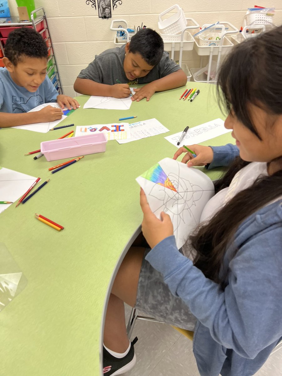 WMESArtists's tweet photo. 4th grade creating their elements of art roses! https://t.co/hYDBQ60EQp
