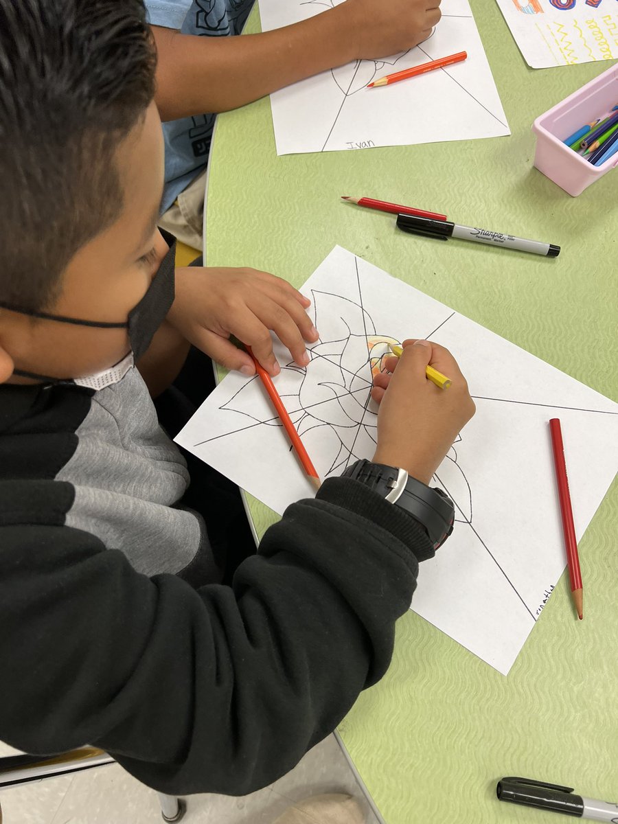 WMESArtists's tweet photo. 4th grade creating their elements of art roses! https://t.co/hYDBQ60EQp