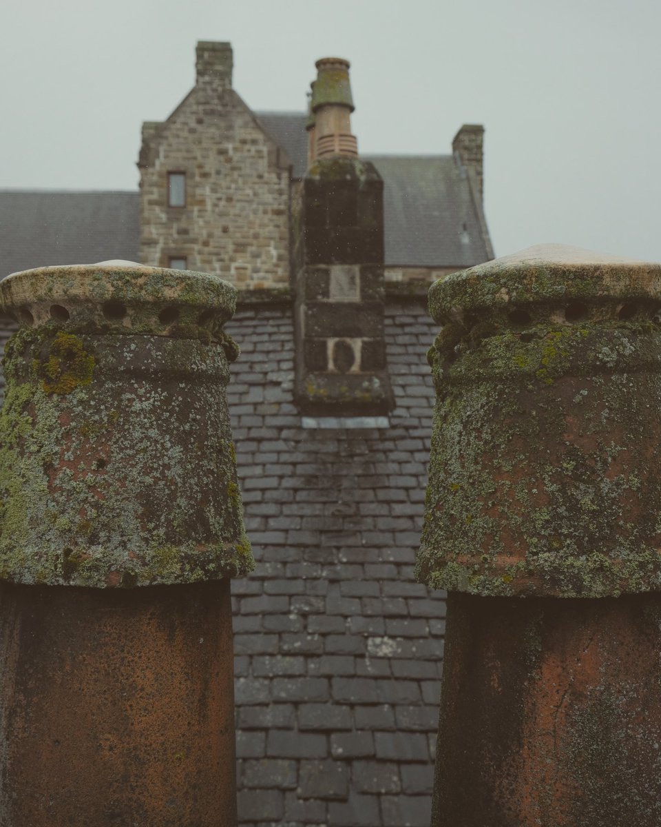 What an interesting building from top to bottom! #provandslordship #glasgow #glasgowlive #glasgowlife #historicscotland #agmstone 
Follow my insta for more pics #CohenArt11