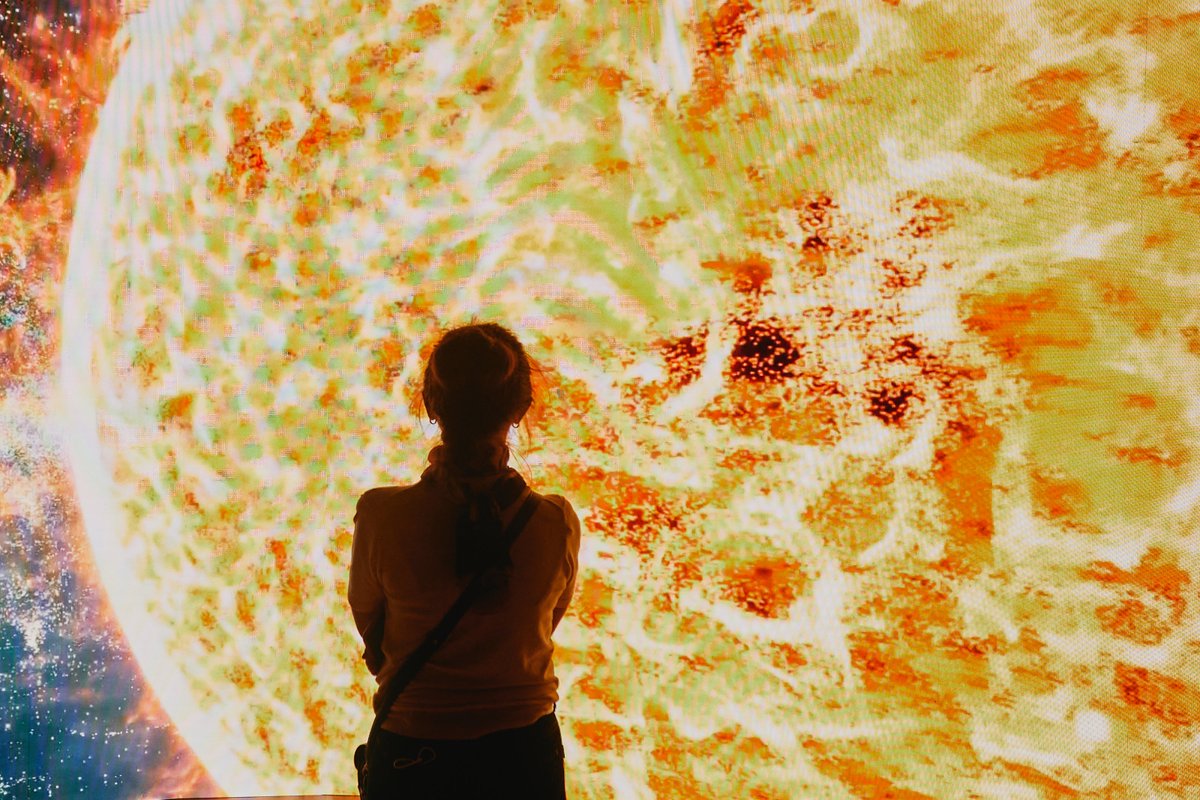 Cosmodreams_art's tweet photo. Light travels from the Sun to the Earth in 8 minutes 19 seconds. The speed of light is 300,000 kilometers per second. #technology #virtual #cosmodreams #cosmodreams_art #marinafedorova #space #discoverart #cosmos #itech #astronomyfacts #astronomy #digitalart #spaceart #spacepics https://t.co/JaK3S2XrUG