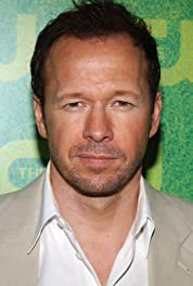 Happy Birthday to Donnie Wahlberg .. 