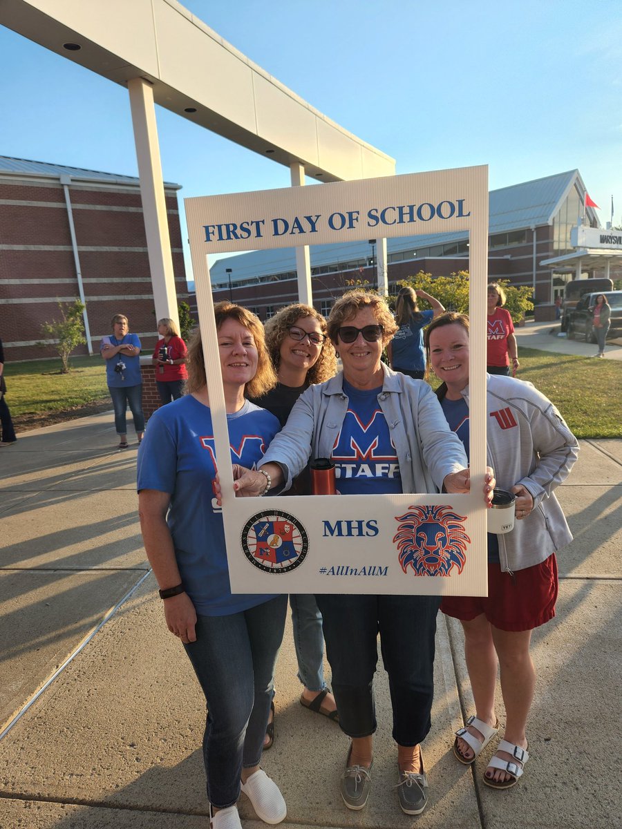 vkoukis1's tweet photo. Welcoming MHS freshmen. #AllInAllM https://t.co/329CNFfkFw