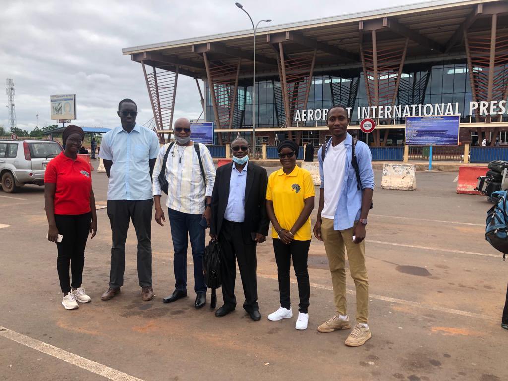 2ieAesm's tweet photo. Nous sommes heureux de vous informer que la délégation de 2iE composée du Secrétaire Général et du Directeur des Ressources Humaines vient d'arriver à Bamako dans le cadre des activités de la Journée Promotionnelle de l'Ingénieur Malien de 2iE. https://t.co/w7JufFvA7K