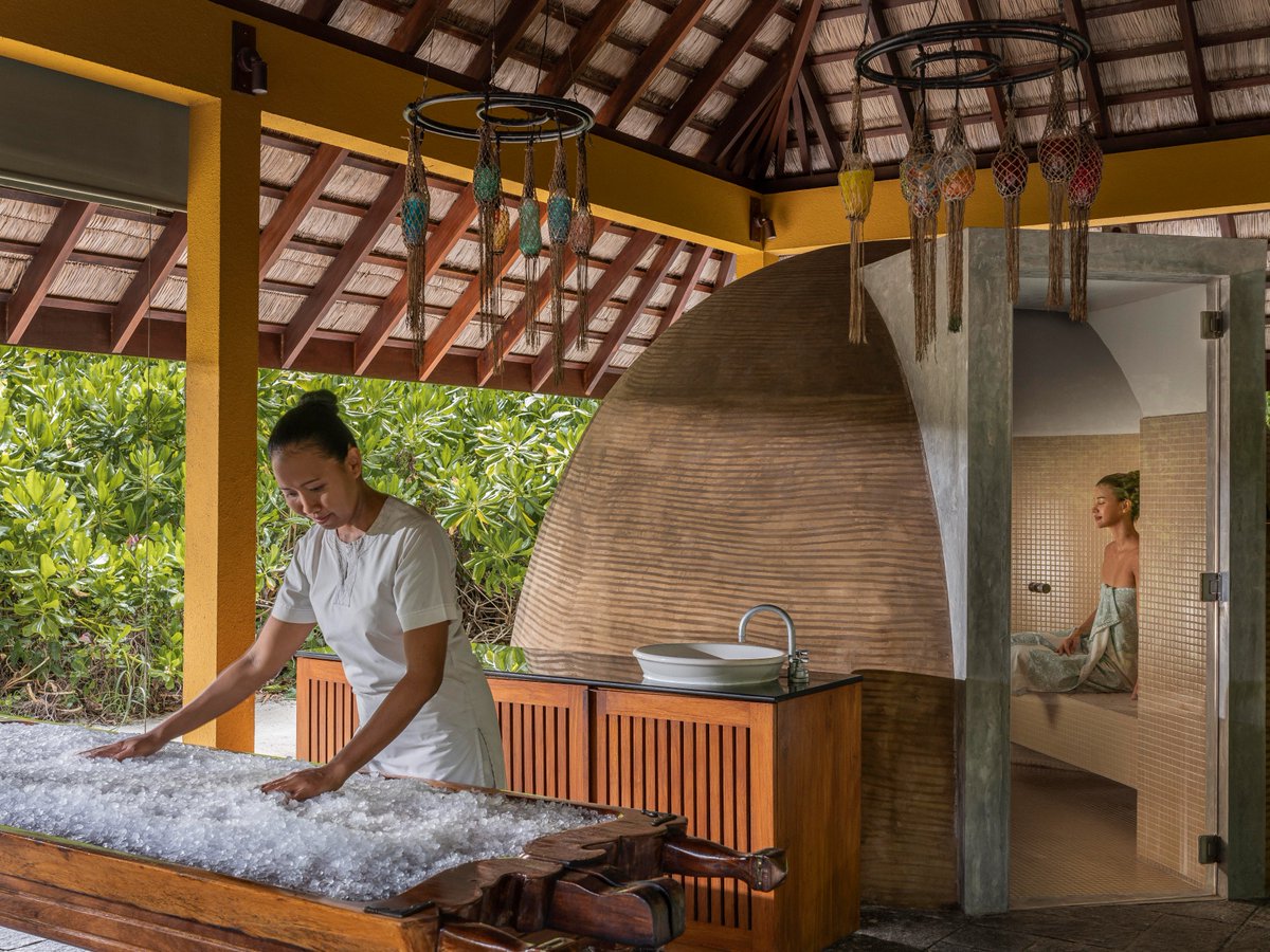 Four Seasons Resorts Maldives tweet media