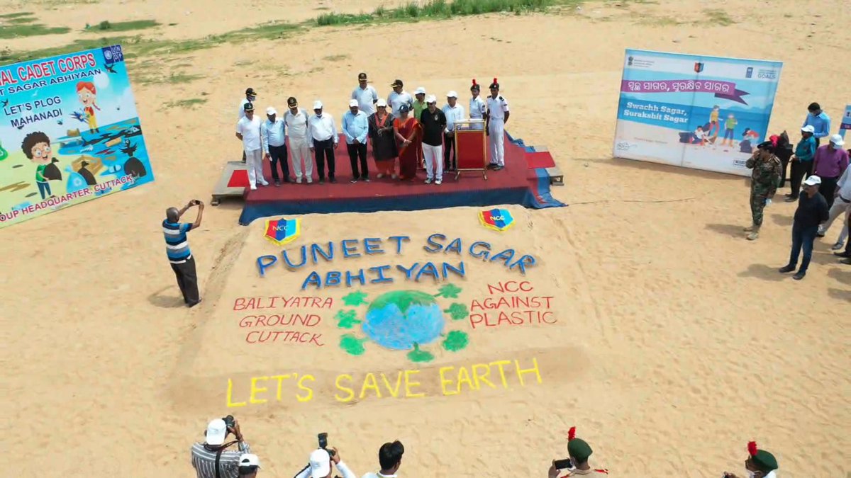 UNDP_India's tweet photo. Together to #BeatPlasticPollution 🌏.
 
To support @HQ_DG_NCC's nationwide campaign- 'Puneet Sagar Abhiyan', @HDFCBankCSR &amp; @UNDP_India organized a beach cleaning drive in #Cuttack, #Odisha🌊.
 
450+ cadets &amp; volunteers from the #NationalCadetCorps collected 1 tonne of dry waste. https://t.co/lPbLt64AIO