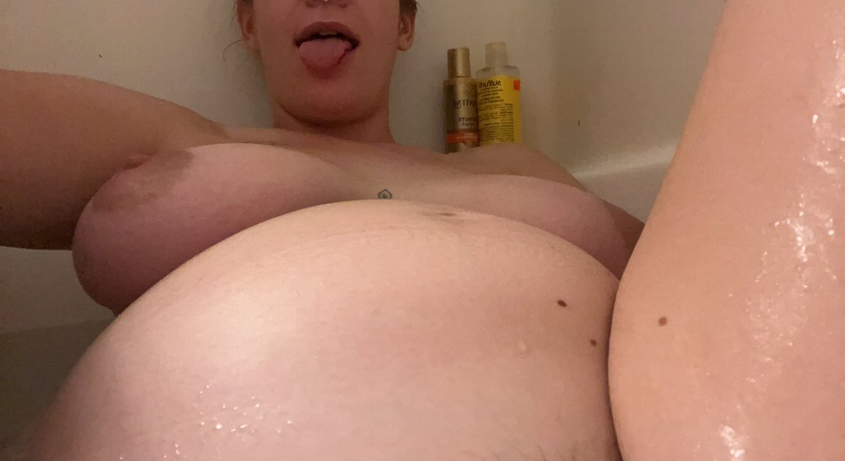 iz_goddess's tweet photo. Spoil us today piggies https://t.co/GqnXrKro1Q
