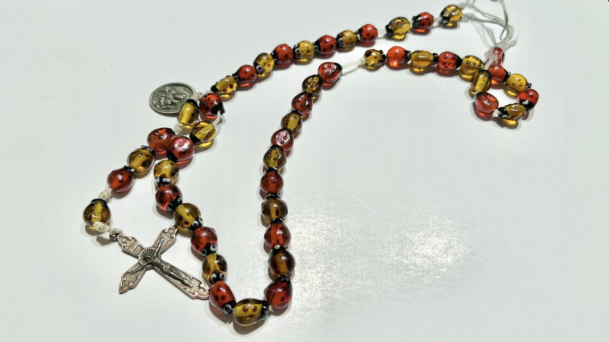 KaLaiWong's tweet photo. A family heirloom was in danger of losing its parts from the deterioration of the stringing. I was asked to restring it so that it can be used again.
#rosarybeads #restoration #restorationproject #restringing #tyingknots #handmade #madeinny #momming #workingmom https://t.co/rtUZn1ex7h