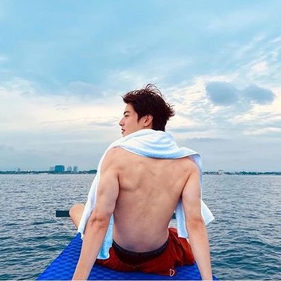 stillwithpmh's tweet photo. Eunwoo's recent                            Me trying to keep
IG post:                                              my sanity: https://t.co/k5ewuBzJ8b