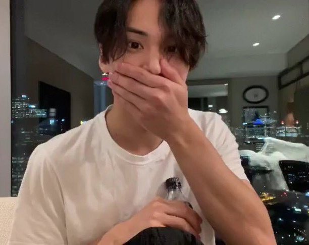 stillwithpmh's tweet photo. Eunwoo's recent                            Me trying to keep
IG post:                                              my sanity: https://t.co/k5ewuBzJ8b