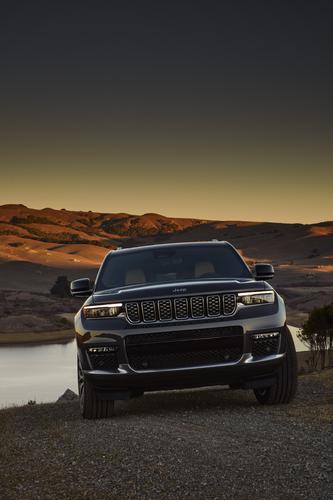 _ArriveAlive's tweet photo. All-New Jeep® Grand Cherokee L Breaks New Ground in the Full-size SUV Segment  https://t.co/LB09GU6t0N

#ArriveAlive #GrandCherokee #SUVSegment @Jeep_SA https://t.co/zmuuoThxRH